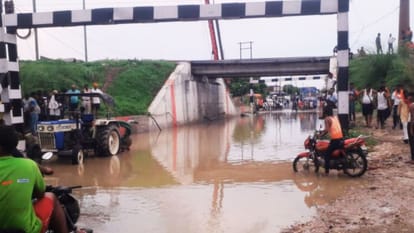 UP Weather news Heavy rains in Mirzapur people got drenched with 156 mm rain relief from heat