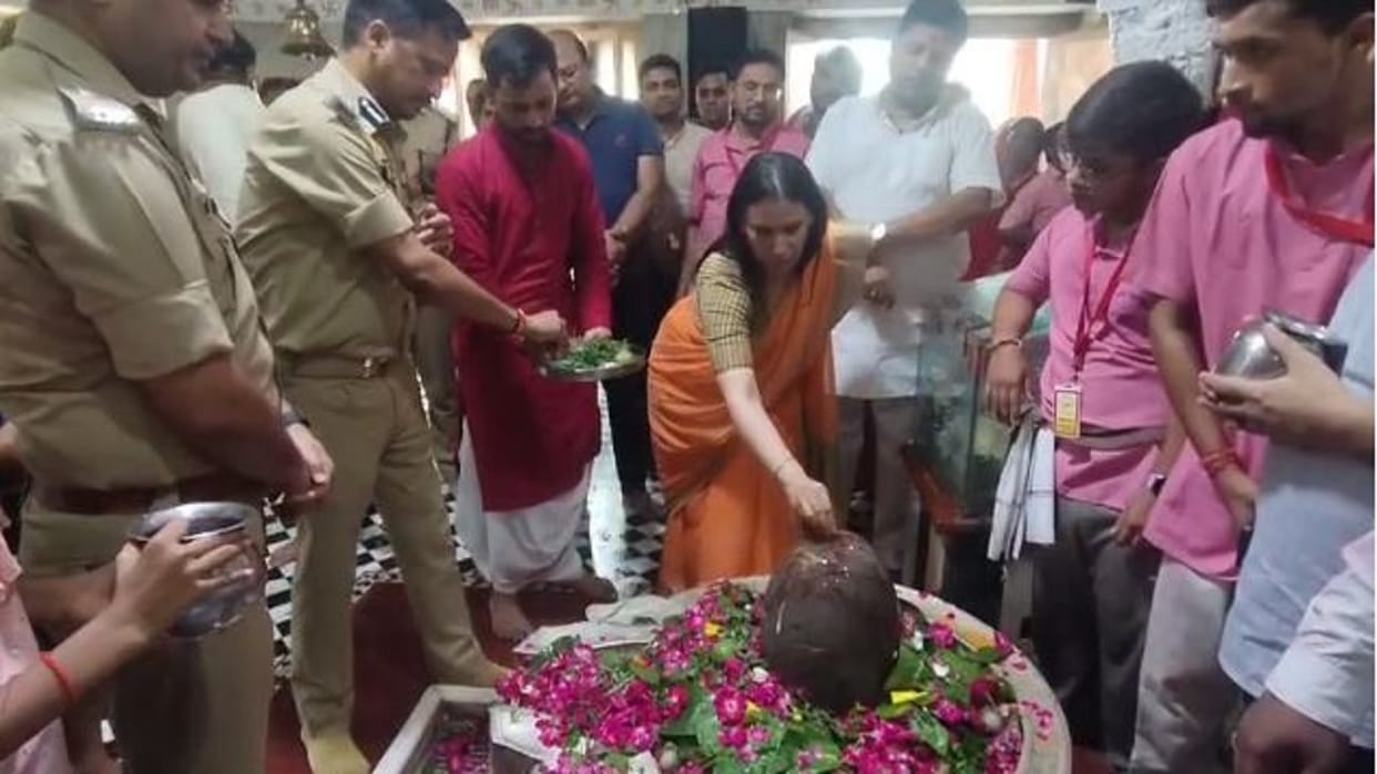 Crowds of devotees gathered in Nath temples of Bareilly on Sawan ka Pehla Somwar