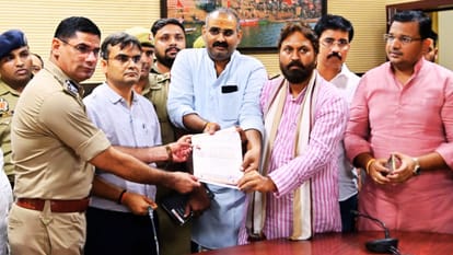 Section 163 imposed in Chitouna varanasi show of strength and gathering banned meeting with CP and DM