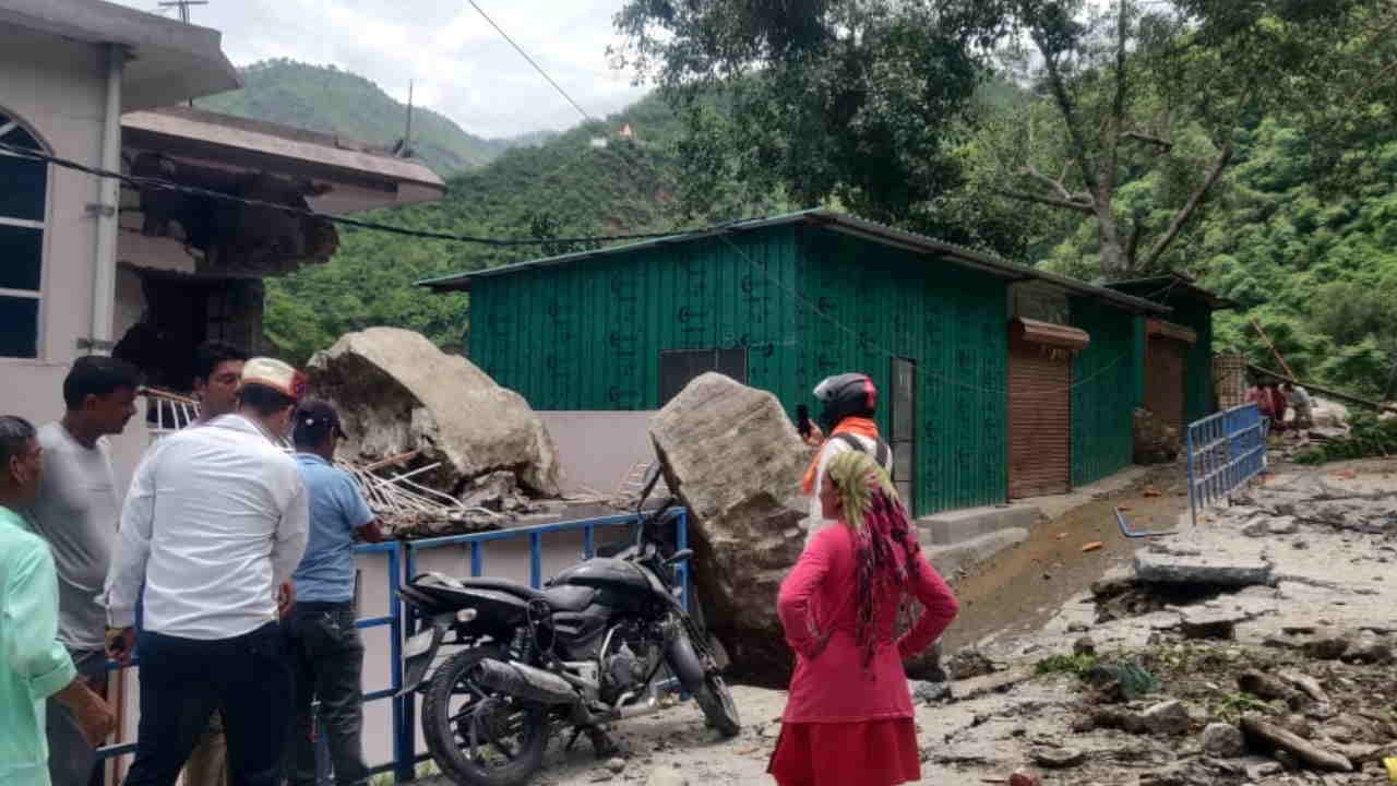Landslide Devprayag from Nrusinhagachal mountain house damaged due to falling boulder debris one injured