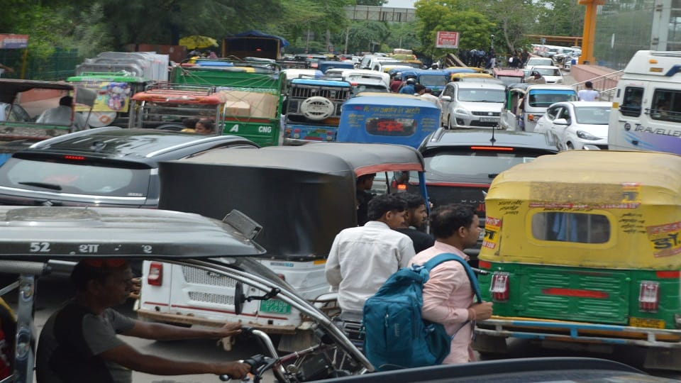 People are unaware of alternative routes to avoid the jam on MG Road