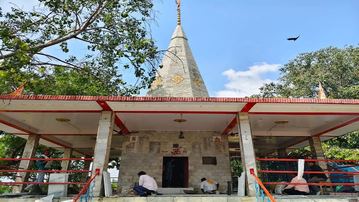 Chalisa opens the doors to fulfillment of wishes in Sawan