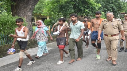 Meerut: Three Kanwariyas walking on foot injured in collision with school bus at Begumpul