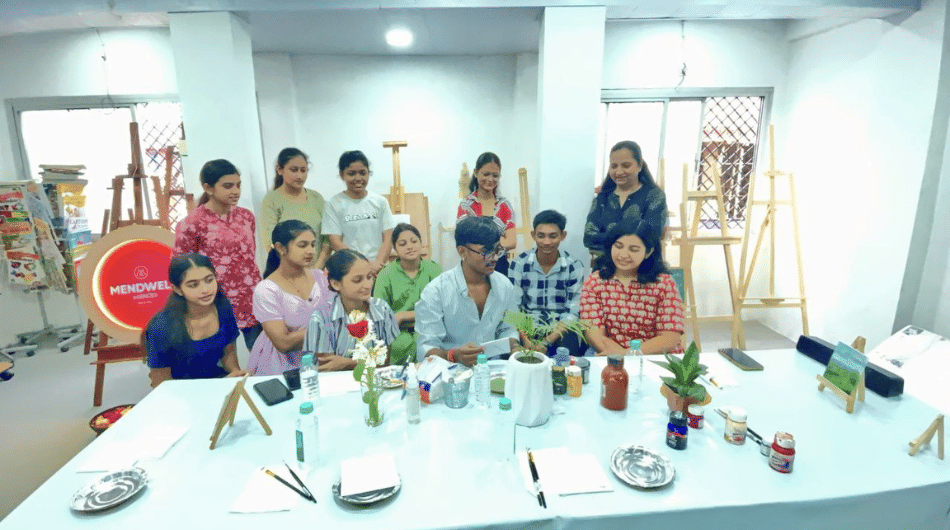 Indore news: Artist Prem Shriwas conducts successful mini canvas art workshop for youth