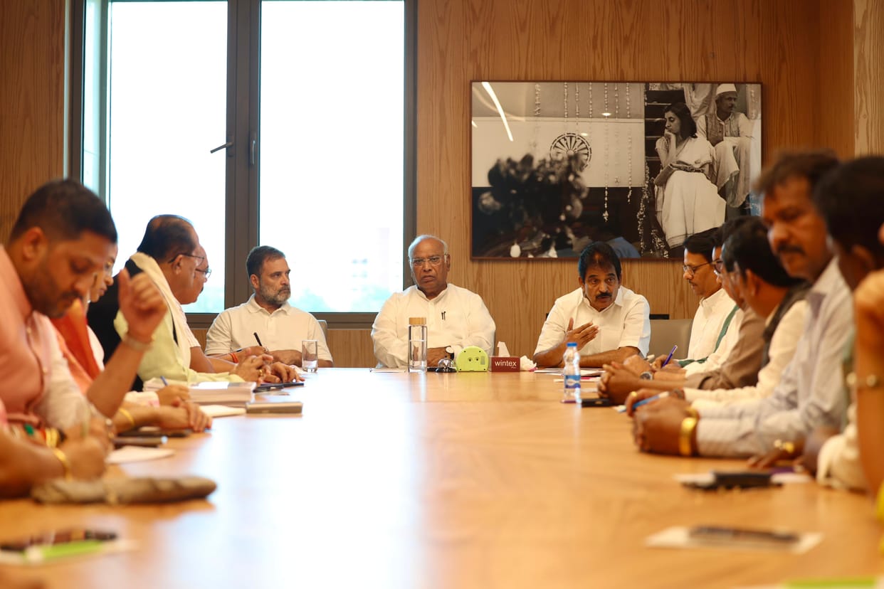 Rahul Gandhi Holds Strategy Meet with Jharkhand Congress MLAs and Ministers