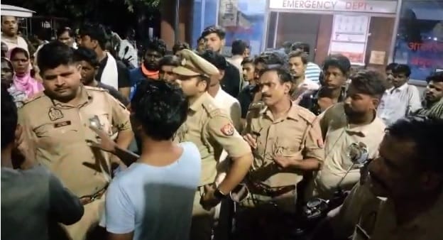 Mahoba Pregnant woman dies due to snake bite family accuses district hospital of negligence