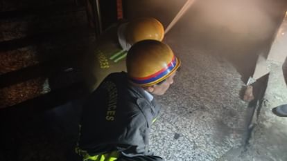 Kanpur Fire broke out in an apartment people ran away to save their lives fire brigade rescued two women