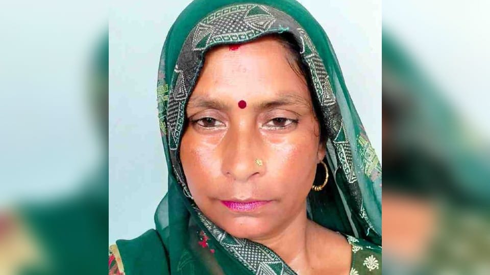 Bike rider woman dies in road accident yougman injured
