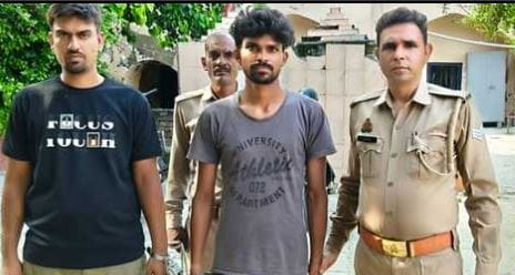 Businessman's gold chain looted to buy iPhone two arrested including goldsmith who bought
