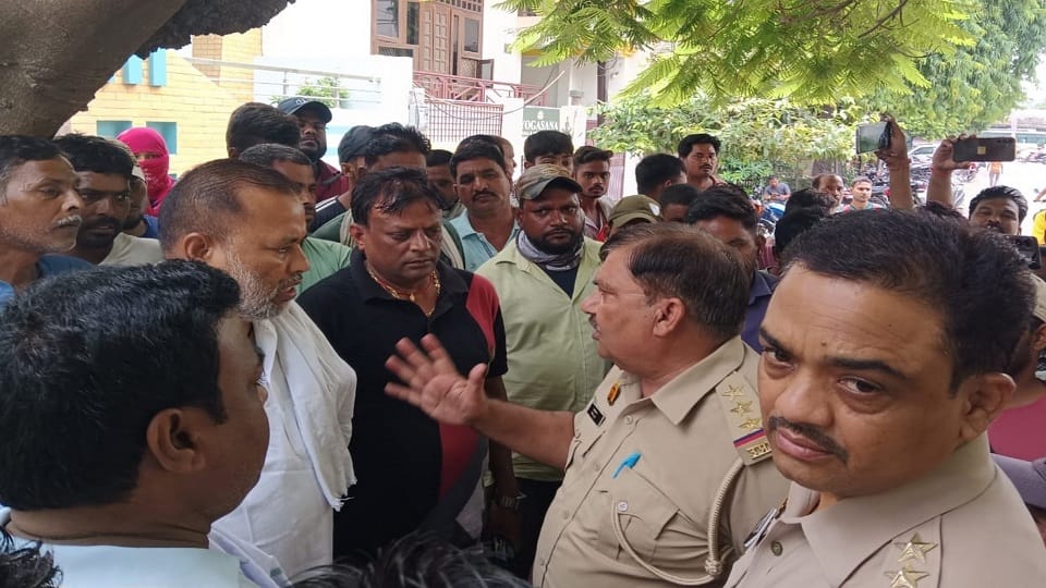 Case-Cleaning workers got angry on termination of service