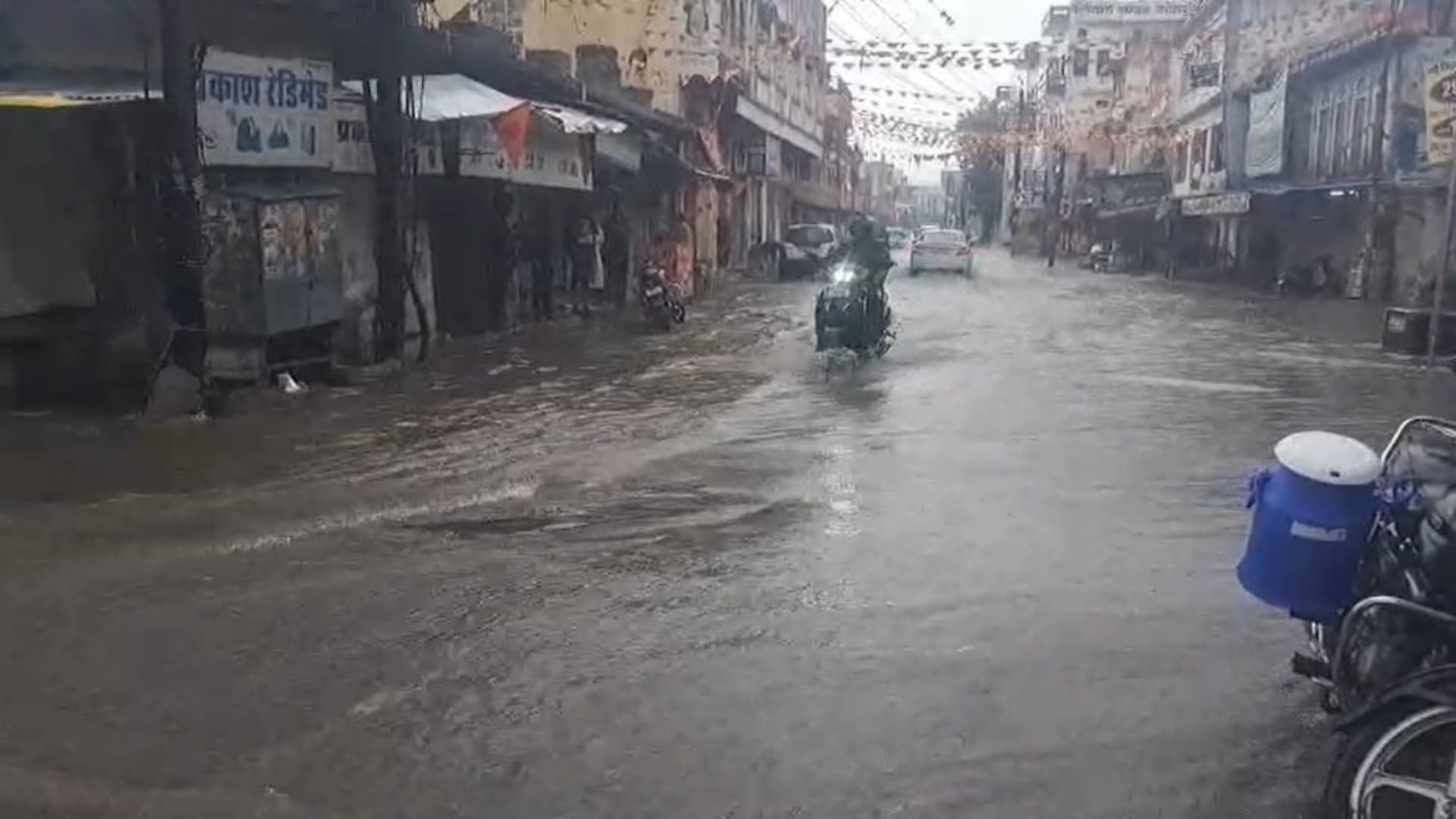 राजसमंद के माचिंद गांव में पानी भरा