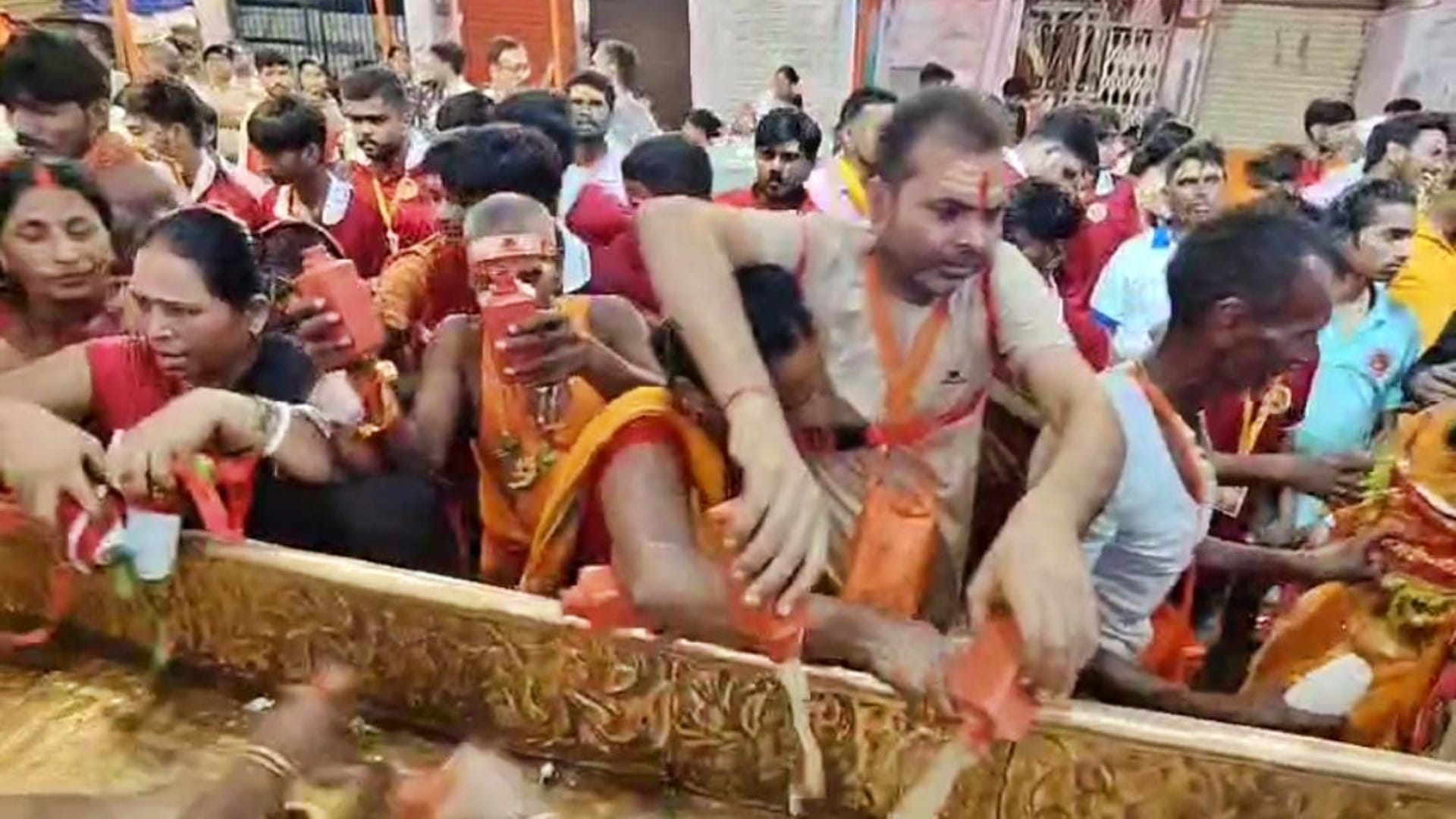 Sawan 2025 Bihar Shiva Temple Crowd on First Monday, Jalabhishek at Someshwarnath and Thaneshwar Temples