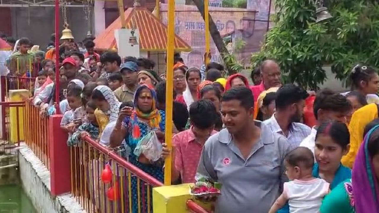 Crowds of devotees gathered in Nath temples of Bareilly on Sawan ka Pehla Somwar