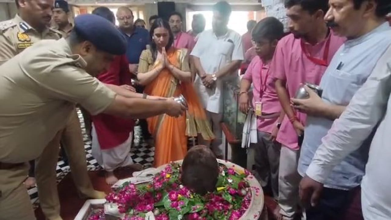 Crowds of devotees gathered in Nath temples of Bareilly on Sawan ka Pehla Somwar