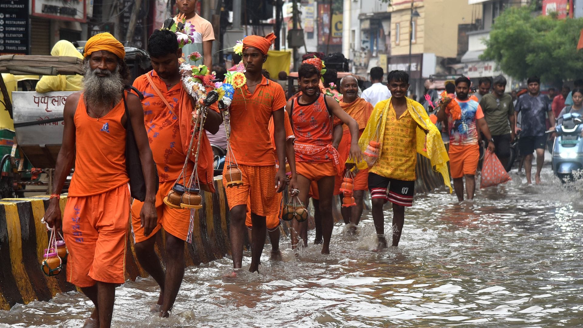 Rain in Varanasi 120 mm rain in one day after five years Buddha statue damaged due to lightning