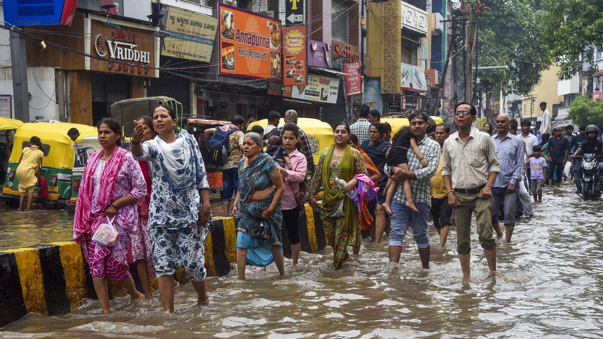 Rain in Varanasi 120 mm rain in one day after five years Buddha statue damaged due to lightning