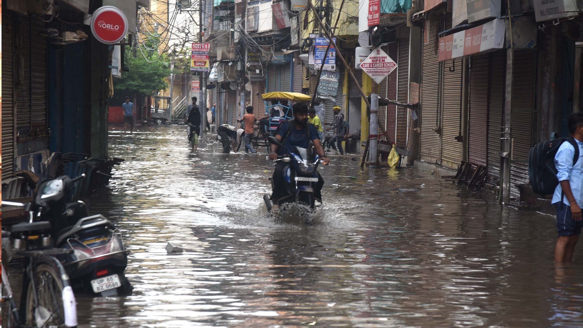 Rain in Varanasi 120 mm rain in one day after five years Buddha statue damaged due to lightning