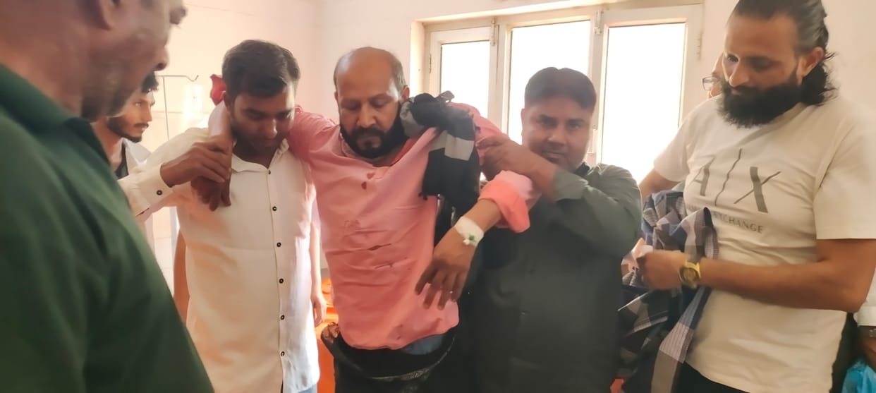 Amtehi: Former District President of BJP Minority Cell stabbed by his wife.