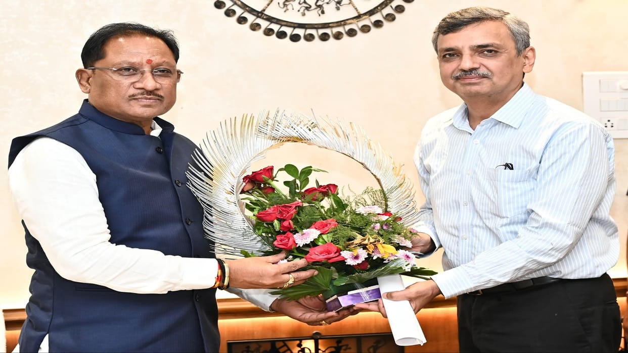 Union Secretary Manoj Joshi met CM Sai: Land records reform, digital survey and revenue matter discussed