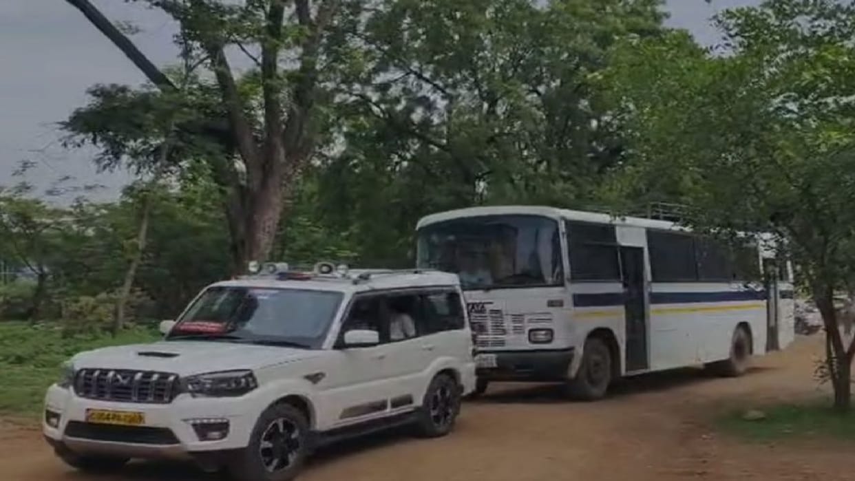 CG News: 30 Bangladeshi citizens left to Guwahati by flight from Raipur airport