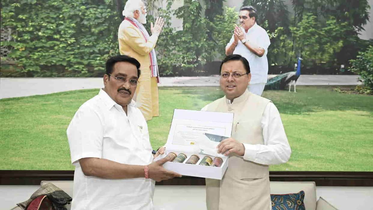 CM Dhami met Union Water Power Minister CR Patil Requested five hydropower projects implementation of state