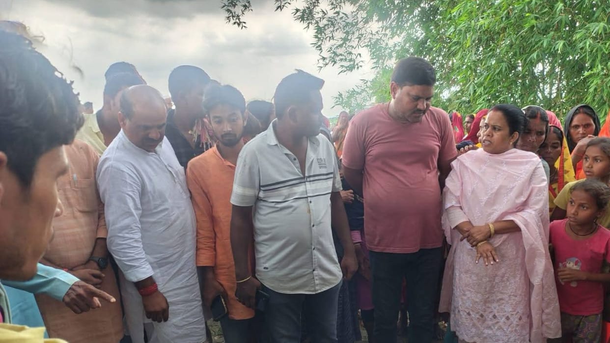 Bihar News: Three girls who went to take bath in a pond drowned and died there was chaos in the village