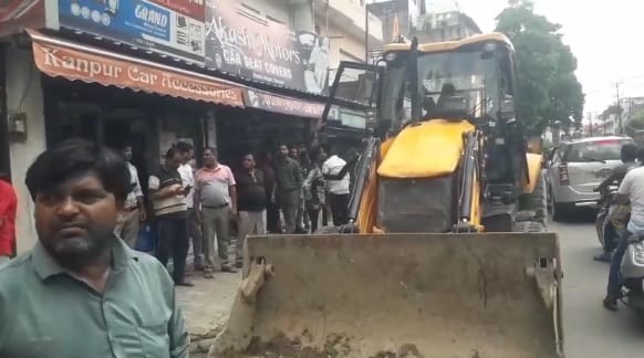 Kanpur Nagar Nigam launched anti encroachment drive in Harsh Nagar shops and footpaths freed from encroachment