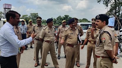 Meerut: कांवड़ मार्ग पर दौड़ रहे वाहन, पिकअप से कुचलकर राजस्थान के कांवड़िये की मौत Meerut: Kanwariya from Rajasthan dies after being crushed by a vehicle running on Kanwar road, pickup