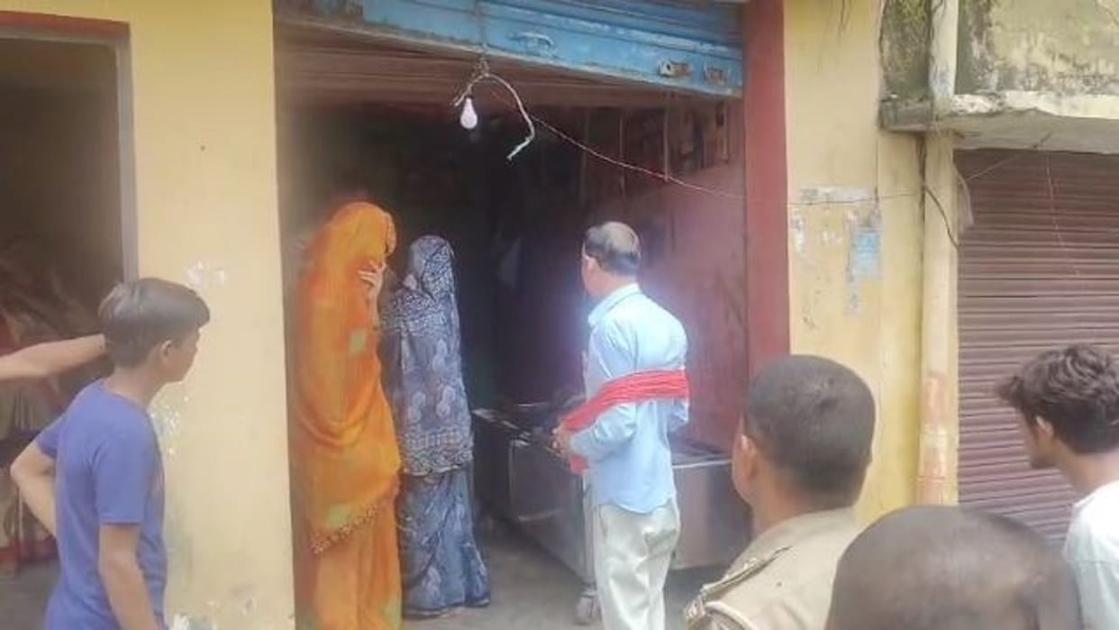 man dies under suspicious circumstances wife accused of murdering him along with her lover in Lakhimpur kheri