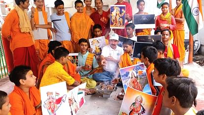 Varanasi News: भारत के गौरव गगनयात्री शुभांशु की सकुशल वापसी के लिए काशी में हवन पूजन, ईश्वर से की प्रार्थना Hawan Pujan in Kashi for safe return of India pride sky traveler Shubhanshu Shukla