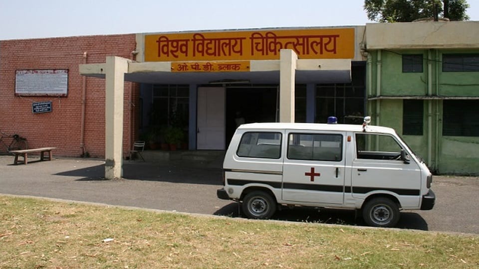 X-rays of humans and animals are being done on the same machine In Pantnagar University Hospital