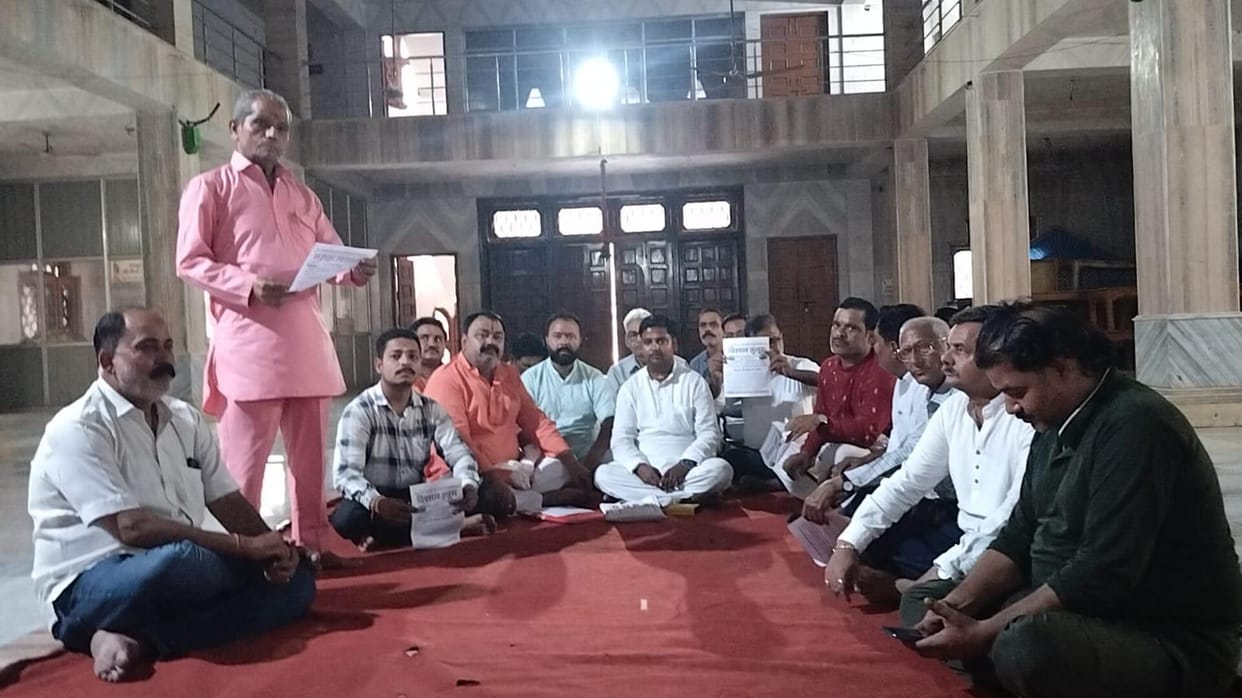 protest MP Hema Malini in removal of Vrindavan railway line