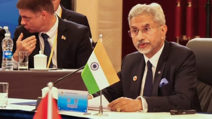 एससीओ के विदेश मंत्रियों की बैठक में एस जयशंकर।