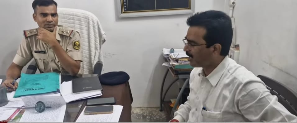 Bihar: Angry RJD MLA lashed out at the Police station incharge for beating up a youth in a love affair case