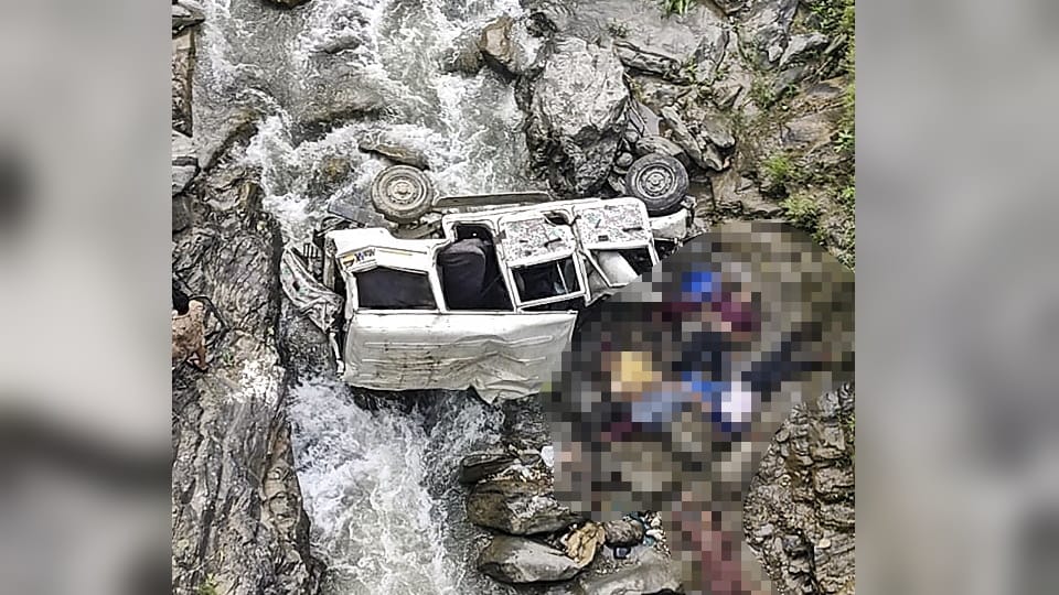 Pithoragarh Accident Max Fell into Ditch Eight People Died Reason come Photos