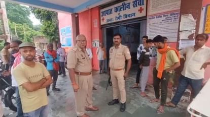 UP Accident news Container and Eicher truck collided head-on on southern lane in bhadohi driver died