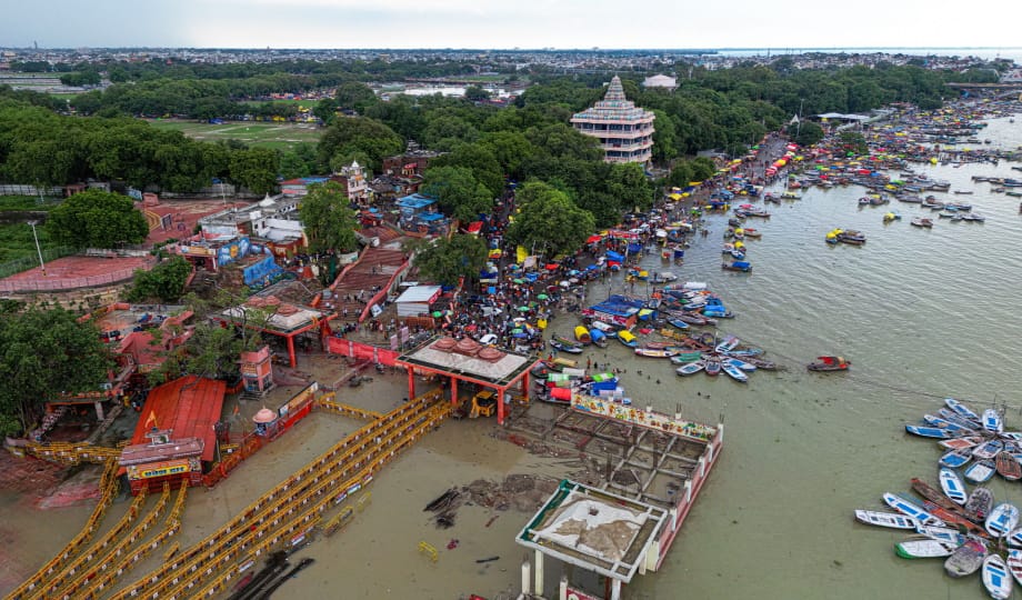 UP Monsoon Red Alert Heavy Rain Warning in 17 Districts Today 37 Flood-Affected IMD Issues Advisory