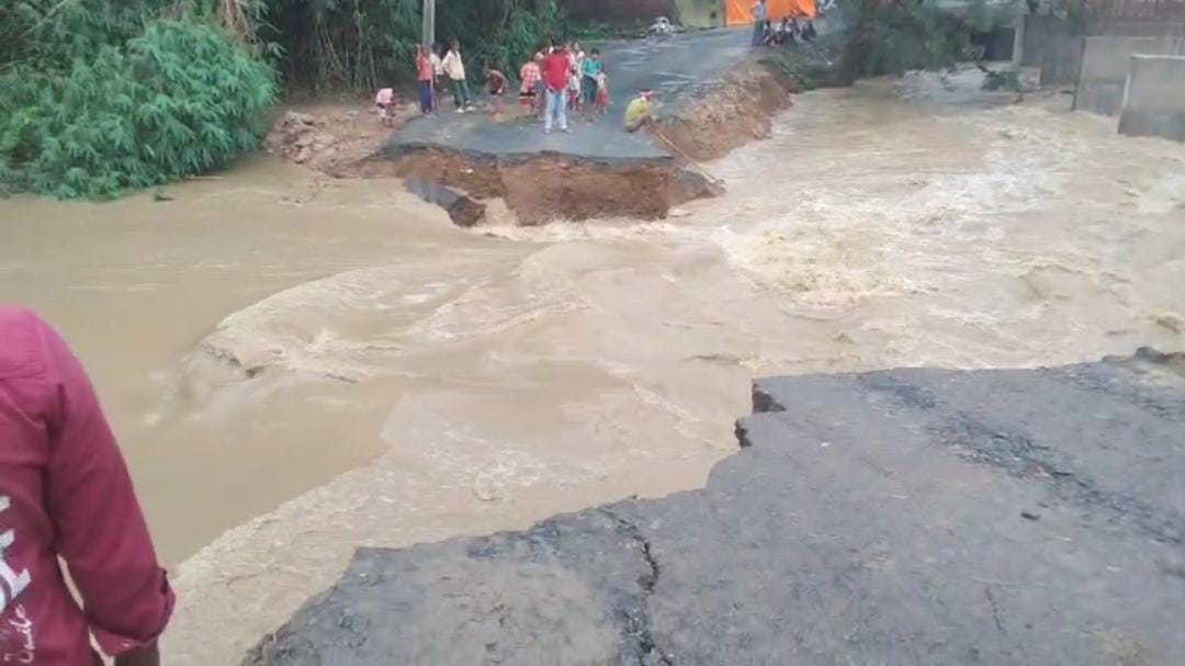 Bihar Flood News: Diversion washed away in water in Munger, people angry due to traffic stoppage, Kanwariyas