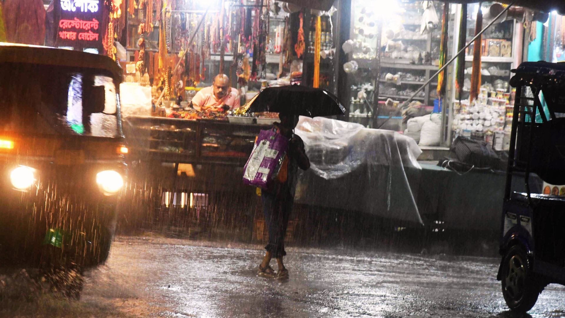 Varanasi Weather Relief rain with moisture in air temperature reached 32.3 degrees Humidity vanished