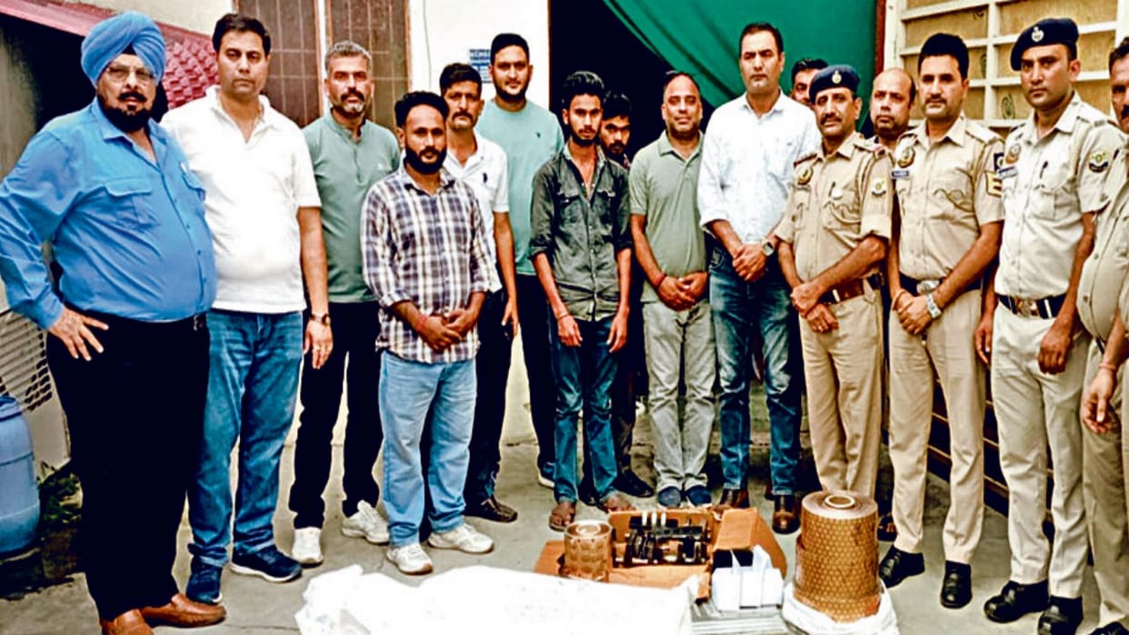 Fake medicines busted in industrial area Sansarpur Terrace, police and drug department took action