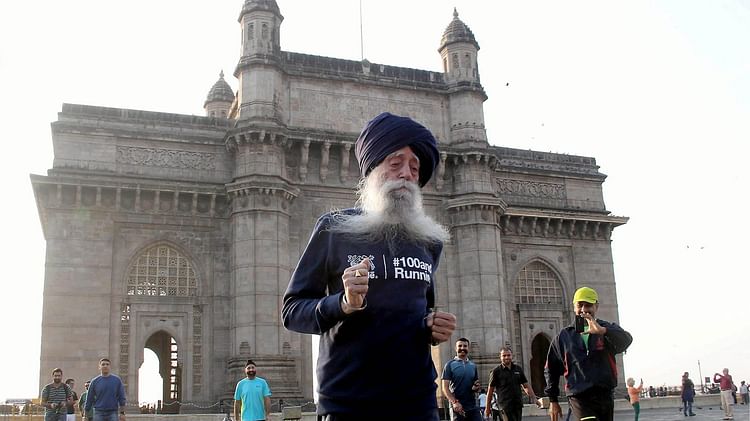 Fauja Singh: फौजा सिंह को देख गांव के युवाओं ने छोड़ दिया था नशा, हर जुबां पर रनिंग बाबा की जिंदगी का संघर्ष