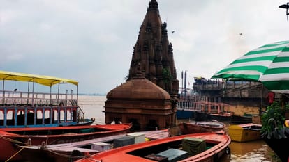 Flood in Varanasi All 84 ghats water reached the road of Assi Ghat Water police post submerged