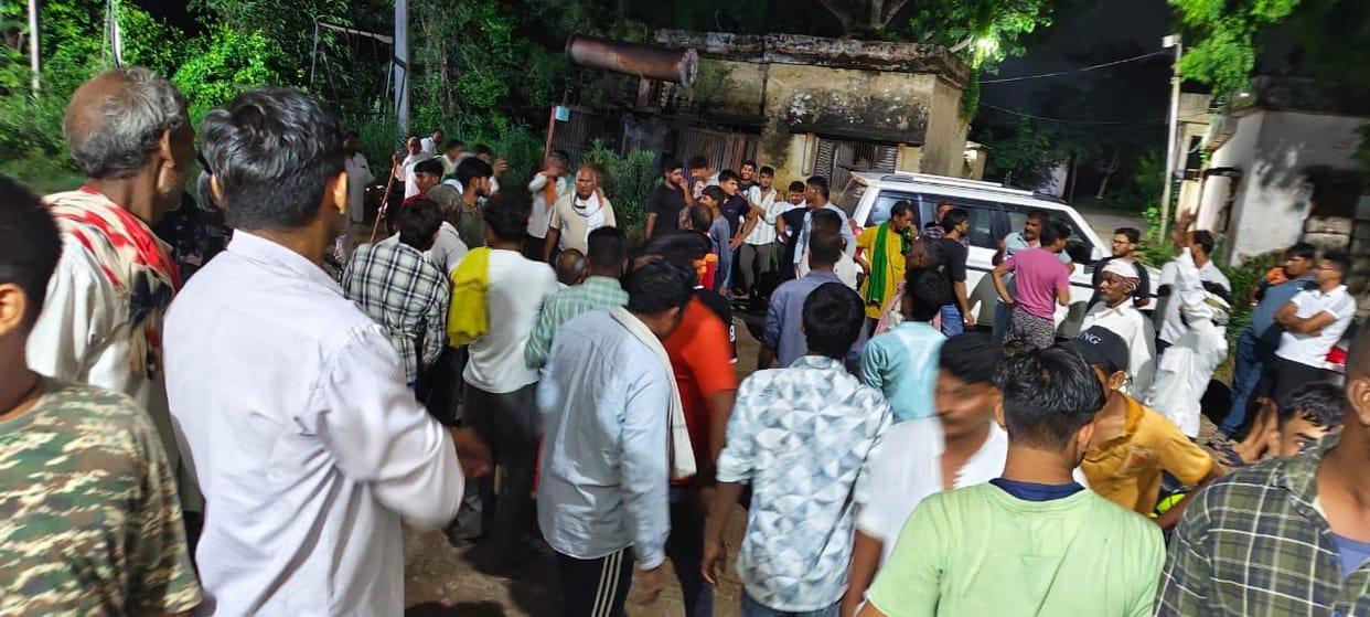 Electricity supply in 15 villages of Mathura was cut off angry villagers surrounded the power station