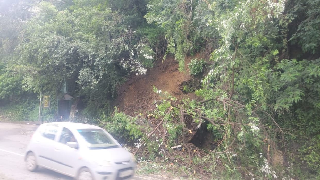 Himachal Weather 199 roads 68 transformers and 171 water supply schemes stalled yellow alert today
