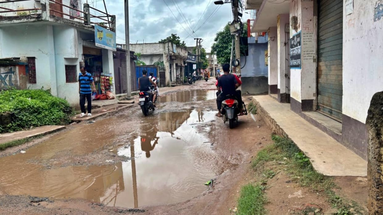 Jehanabad Weather: Shyam Nagar road becomes deadly in rain, danger of accident every day; Local people angry