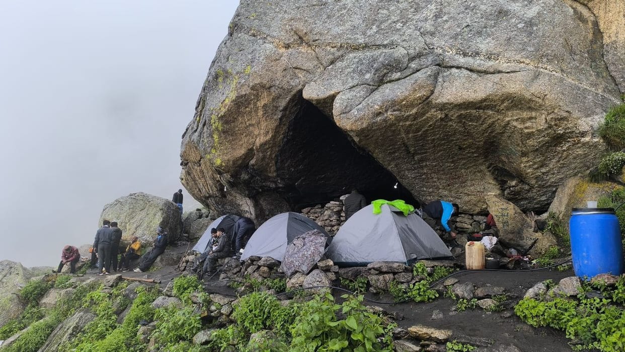 Kinnaur Kailash Yatra After visiting Kinnaur Kailash eyes welled up with tears devotees drowned in devotion