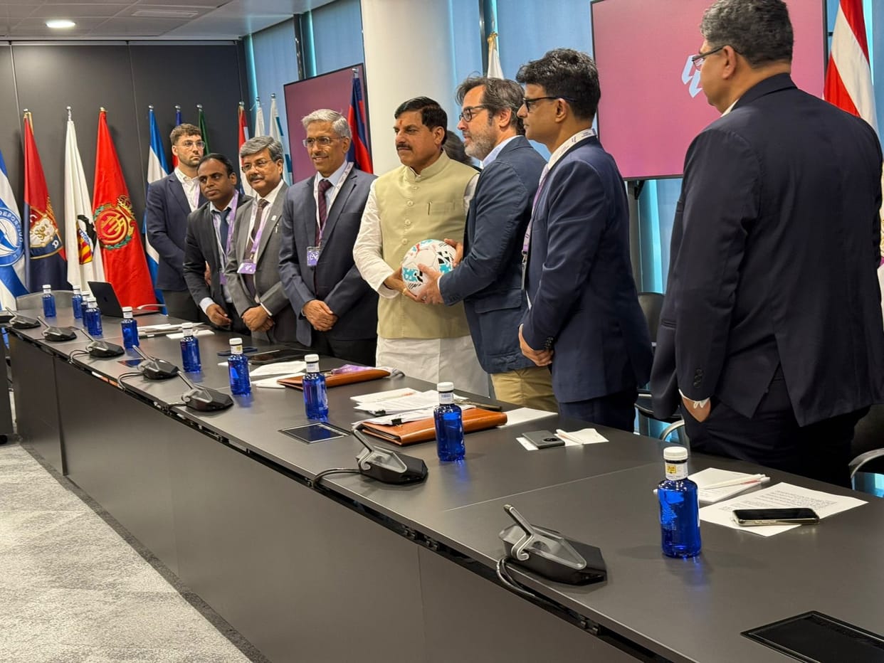 MP News: CM said- Football Excellence Center and Spanish coaching based youth training program will start in M