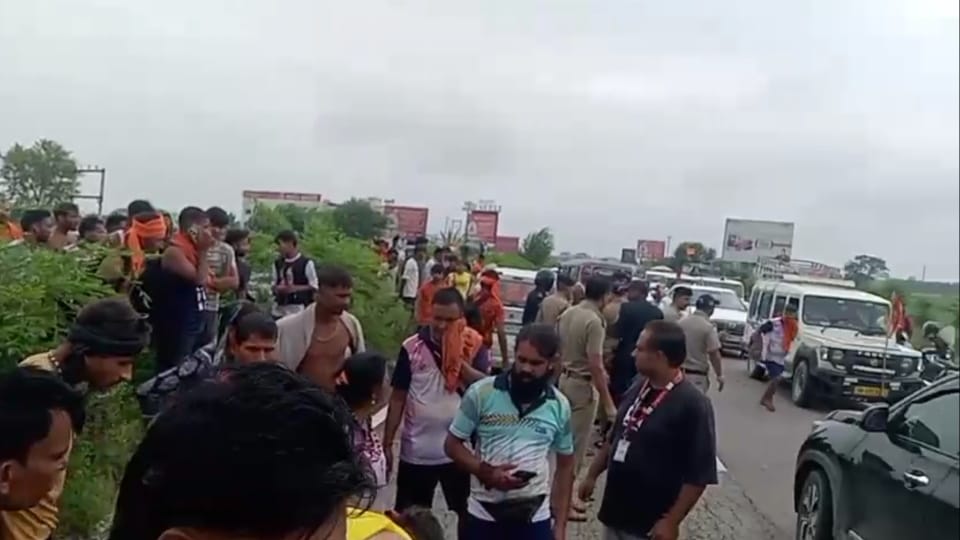 Accident on Delhi-Haridwar Highway Kanwar pilgrims Died While Car Hit Him crossing road near Nagla Imarti