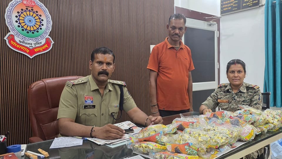 Accused arrested for selling intoxicating raisins was making youth addicted to raisins in city in Kanker