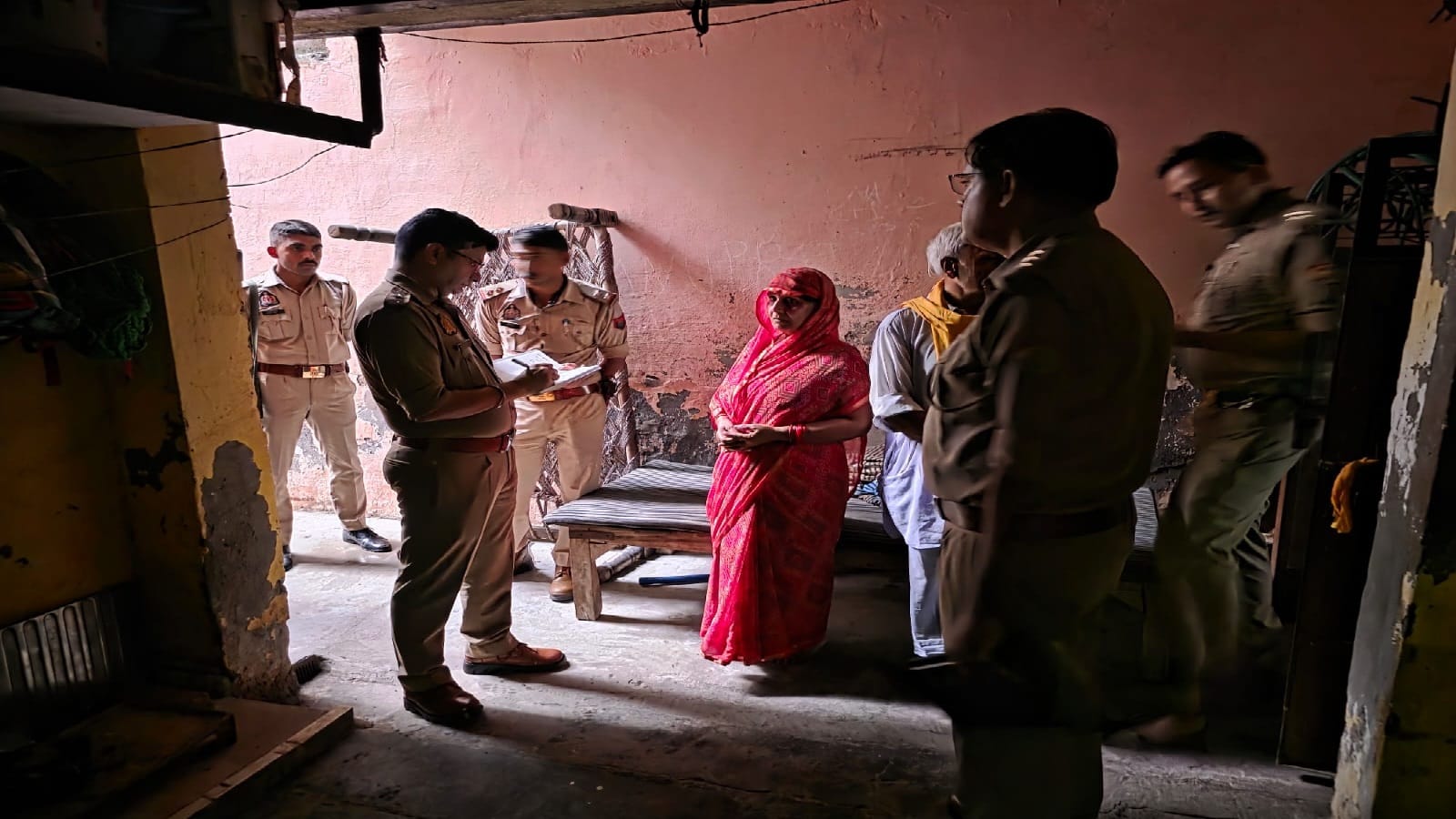 Married lover reached police station after killing his girlfriend